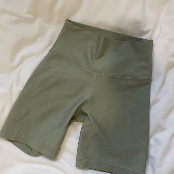 COPY - TNA high rise 7” shorts - Picture 4 of 5